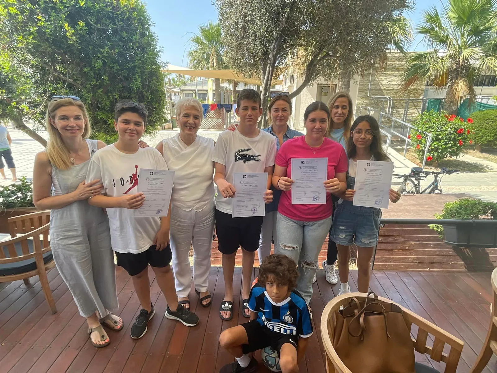 Раздадохме свидетелствата на учениците, които учат дистанционно!