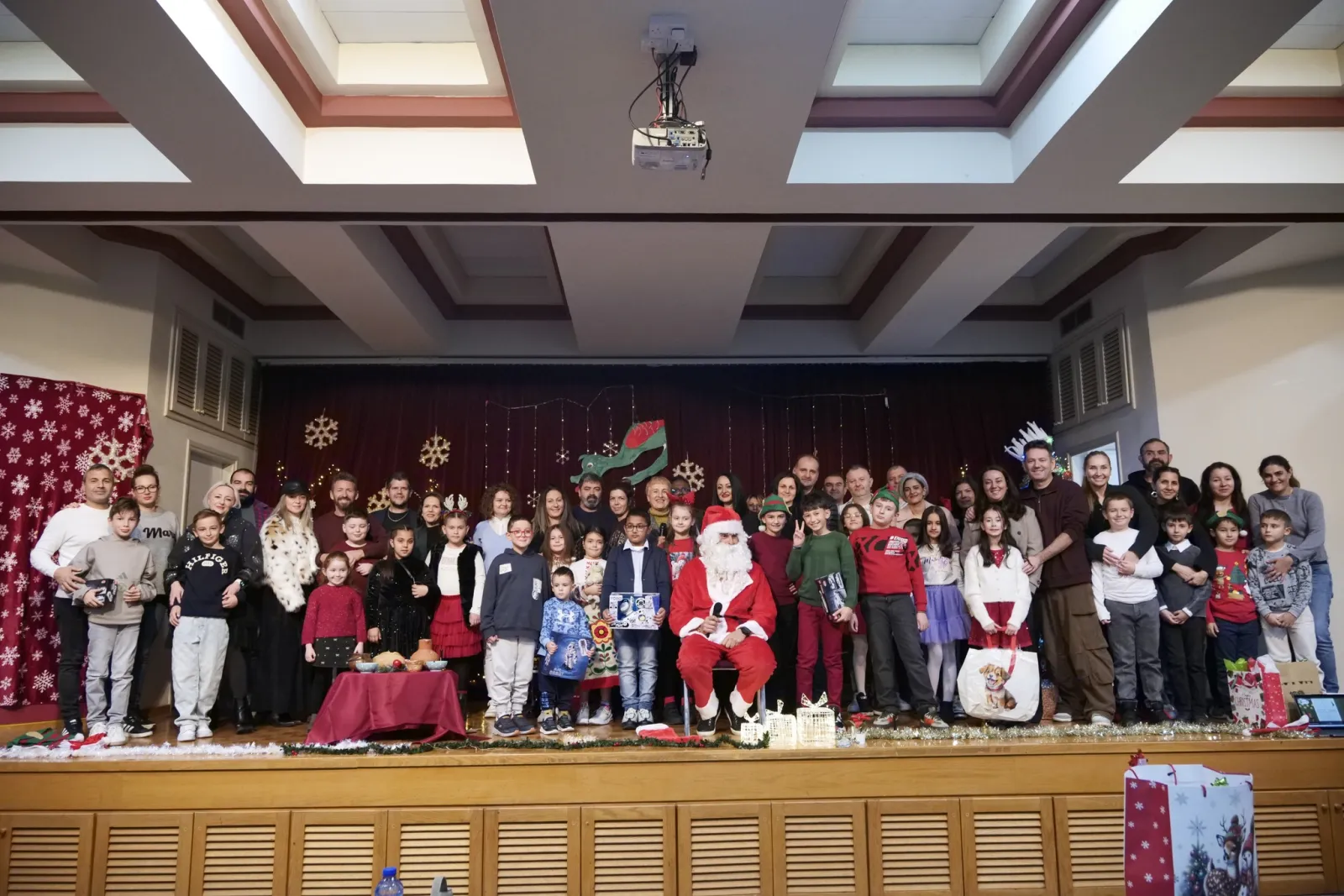 Двадесет години заедно: Юбилейно коледно тържество